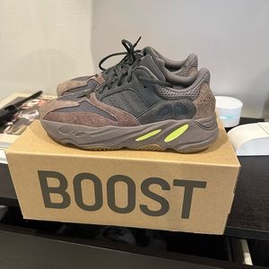 Yeezy 700 Mauve. Authentic!